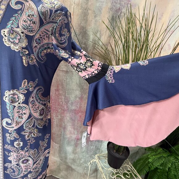 New πShelby & Palmer Beautiful Floral Shift Dress w/ Eye-catching Bell Sleeves - Picture 3 of 14